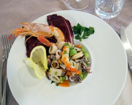 Scopri la cucina tradizionale piacentina con i piatti proposti dal ristorante La Veranda, interno al Park Hotel.