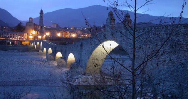 Bobbio ponte gobbo, the Abbey of San Colombano and historical beauties that are located at bobbio, a 40-minute drive from the Best Western Hotel Parjk PIacenza