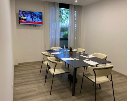 For small meetings or business meetings in Piacenza, choose Park Hotel and the comfort of our Landi Room, with natural light.