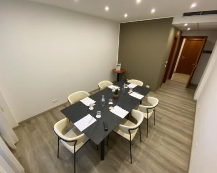For small meetings or business meetings in Piacenza, choose Park Hotel and the comfort of our Landi Room, with natural light.