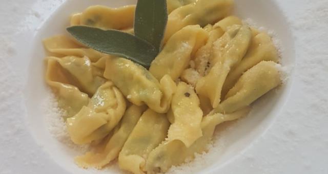 Tortelli con la coda al burro e salvia