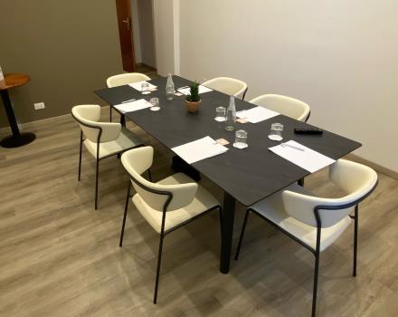 For small meetings or business meetings in Piacenza, choose Park Hotel and the comfort of our Landi Room, with natural light.